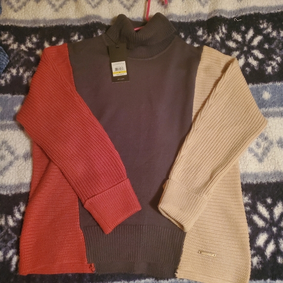 Tri colored turtle neck sweater NWT!! Size M - Picture 6 of 7